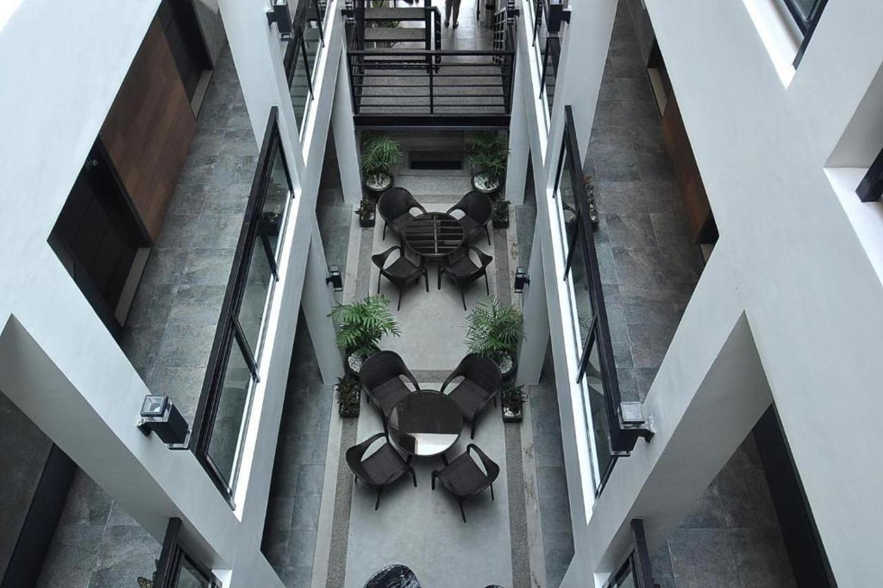 Rishan Village Residences Angeles Exterior photo